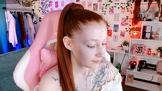 Snapshot of Ayla_Hicks chatting on November 18, 6:56 pm Ayla Hicks online show from November 18, 6:56 pm