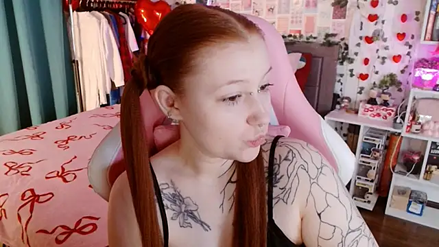 Ayla Hicks online show from March 9, 4:05 am