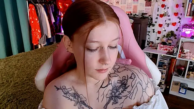 Ayla Hicks online show from March 12, 3:45 am