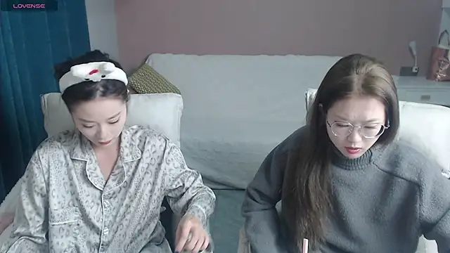 Snapshot of redrose520 chatting on March 2, 12:34 pm redrose520 online show from March 2, 12:34 pm