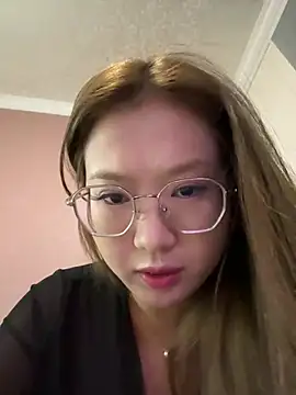 Snapshot of redrose520 chatting on March 12, 12:55 pm redrose520 online show from March 12, 12:55 pm