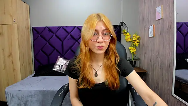 Snapshot of ChloeCampbell03 chatting on November 12, 1:11 pm ChloeCampbell03 online show from November 12, 1:11 pm