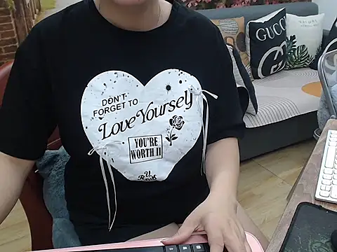 Snapshot of Lilya_39 chatting on October 29, 3:20 am Lilya 39 online show from October 29, 3:20 am