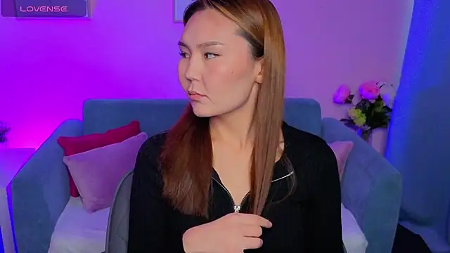 NelliBloomm online show from September 30, 3:17 pm