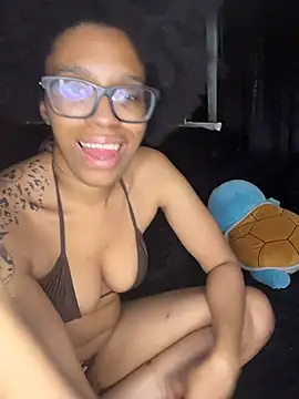 Snapshot of YeahhhitsBreezy chatting on July 4, 12:28 am YeahhhitsBreezy online show from July 4, 12:28 am