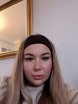 Snapshot of BarbieDolly_x chatting on November 7, 3:23 pm BarbieDolly x online show from November 7, 3:23 pm