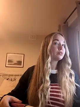 Snapshot of BarbieDolly_x chatting on November 20, 4:51 pm BarbieDolly x online show from November 20, 4:51 pm