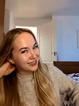 Snapshot of BarbieDolly_x chatting on December 1, 3:06 pm BarbieDolly x online show from December 1, 3:06 pm