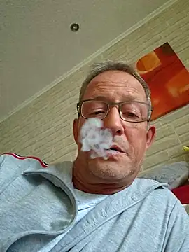 Snapshot of TommyTom76 chatting on October 5, 2:04 pm TommyTom76 online show from October 5, 2:04 pm