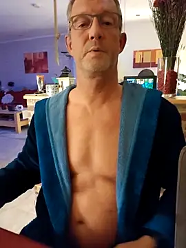 Snapshot of TommyTom76 chatting on October 7, 9:23 pm TommyTom76 online show from October 7, 9:23 pm