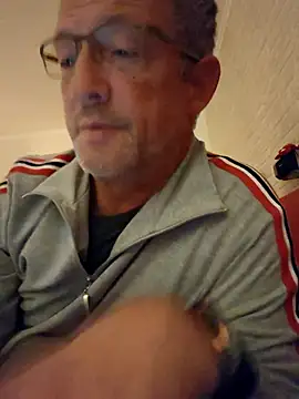 Snapshot of TommyTom76 chatting on October 20, 8:20 pm TommyTom76 online show from October 20, 8:20 pm