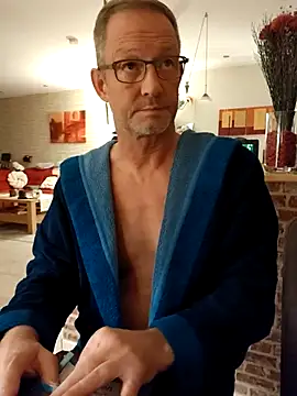 Snapshot of TommyTom76 chatting on November 7, 8:20 pm TommyTom76 online show from November 7, 8:20 pm