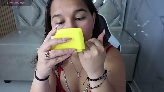 Saraah Tx online show from December 2, 3:01 am