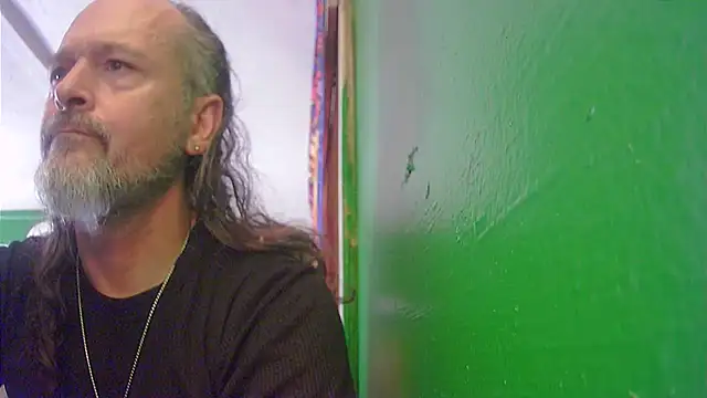 Snapshot of HippieDad333 chatting on September 26, 6:01 pm HippieDad333 online show from September 26, 6:01 pm