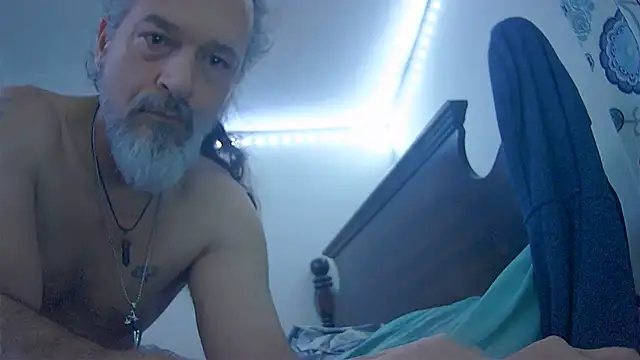 HippieDad333 online show from December 18, 5:24 am