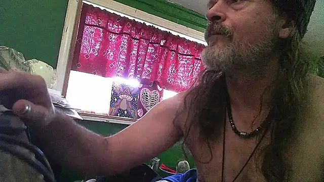 HippieDad333 online show from April 27, 10:19 pm