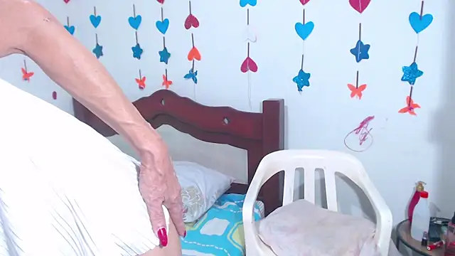 lorenacapelli online show from February 13, 1:18 pm