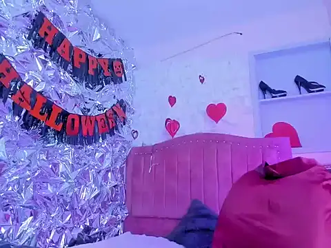 laylahotl online show from October 20, 1:22 pm