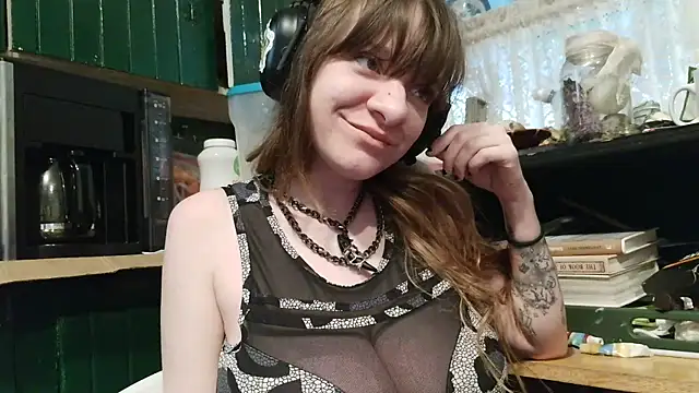 Snapshot of maribel672 chatting on October 4, 5:00 pm maribel672 online show from October 4, 5:00 pm