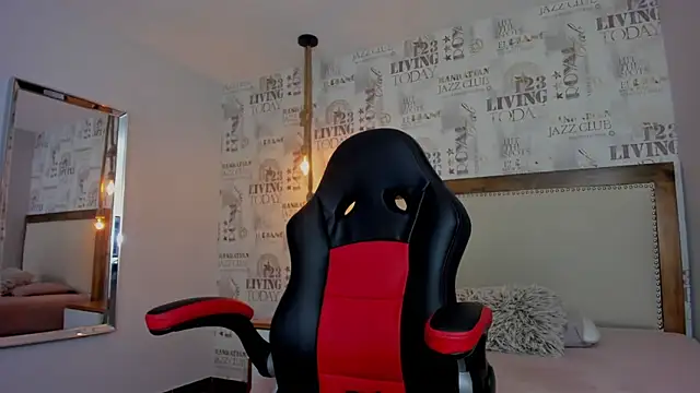 ALAHIACRUZ1 online show from February 19, 7:21 pm