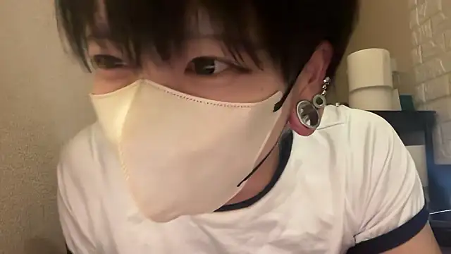 Snapshot of tora3220 chatting on October 21, 1:12 pm tora3220 online show from October 21, 1:12 pm