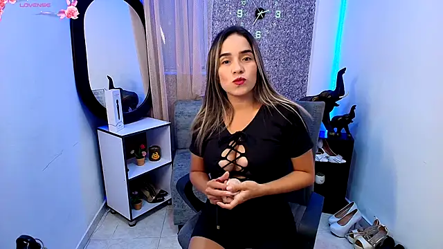 Snapshot of Sally_Ricci chatting on November 18, 1:00 am Sally Ricci online show from November 18, 1:00 am