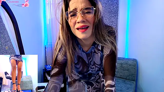 Snapshot of Sally_Ricci chatting on November 28, 3:25 pm Sally Ricci online show from November 28, 3:25 pm