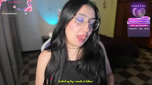 Snapshot of tellmemaddie chatting on July 1, 7:13 pm tellmemaddie online show from July 1, 7:13 pm