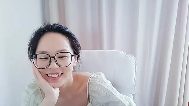 Snapshot of guai00 chatting on May 23, 5:23 am guai00 online show from May 23, 5:23 am