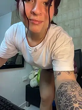 Snapshot of came_lia1 chatting on October 24, 2:19 am came lia1 online show from October 24, 2:19 am