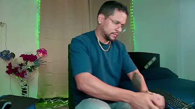 LucasGaeel online show from October 11, 4:44 am