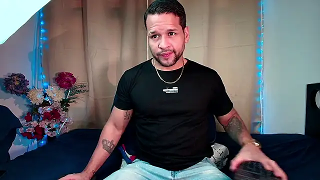 LucasGaeel online show from February 1, 2:15 pm