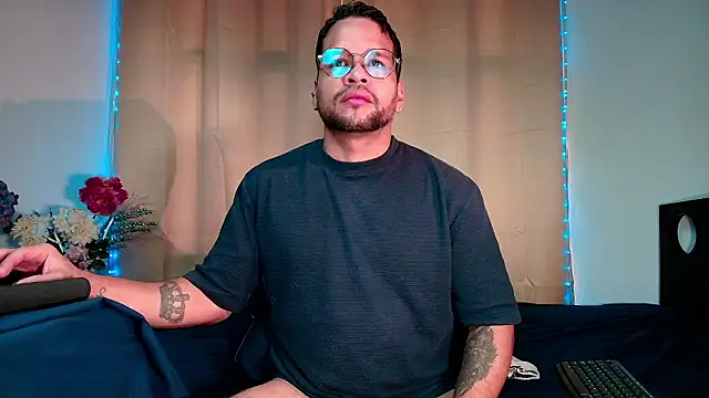 LucasGaeel online show from February 2, 2:49 pm