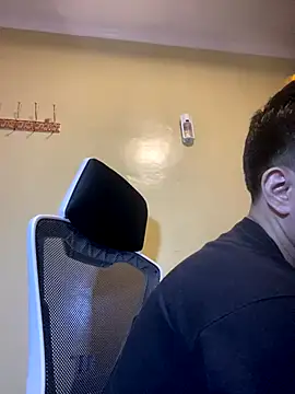 Snapshot of asian_guy_69 chatting on December 14, 2:33 pm asian guy 69 online show from December 14, 2:33 pm