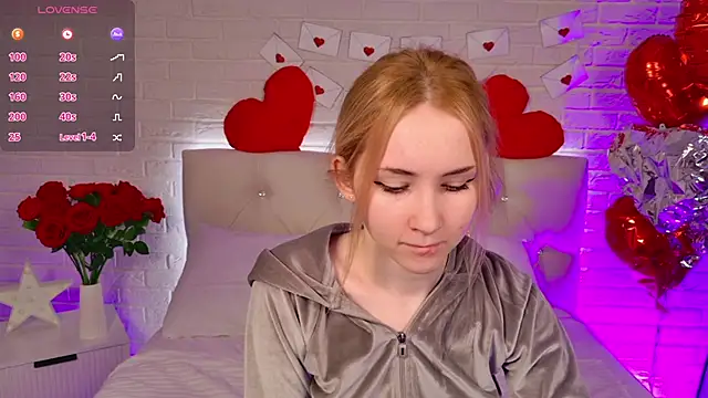 Snapshot of LiraKink chatting on February 8, 4:05 am LiraKink online show from February 8, 4:05 am