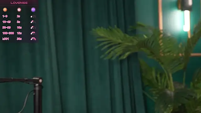 Snapshot of LiraKink chatting on February 20, 7:10 am LiraKink online show from February 20, 7:10 am