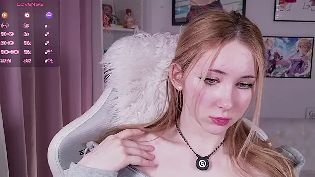 Snapshot of LiraKink chatting on March 10, 4:17 am LiraKink online show from March 10, 4:17 am