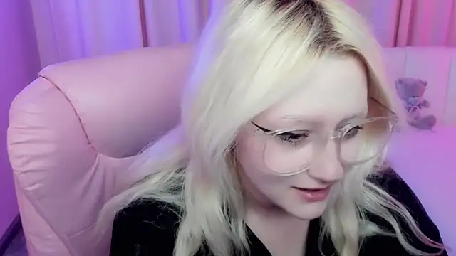 JuliaSharkk online show from October 15, 7:36 pm