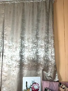 Caramel102004 online show from October 9, 11:58 pm