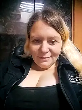 Snapshot of Fiona696 chatting on October 5, 5:50 am Fiona696 online show from October 5, 5:50 am