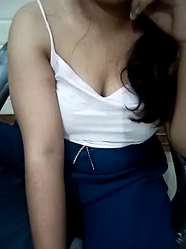 Snapshot of Minakshi_677 chatting on December 13, 7:53 pm Minakshi 677 online show from December 13, 7:53 pm