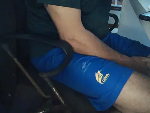 Snapshot of domruanbr chatting on October 28, 4:20 pm domruanbr online show from October 28, 4:20 pm