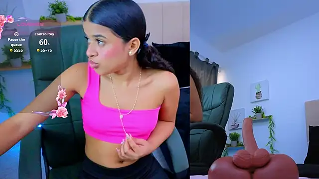 pequitasmedusa9 online show from November 15, 6:48 pm