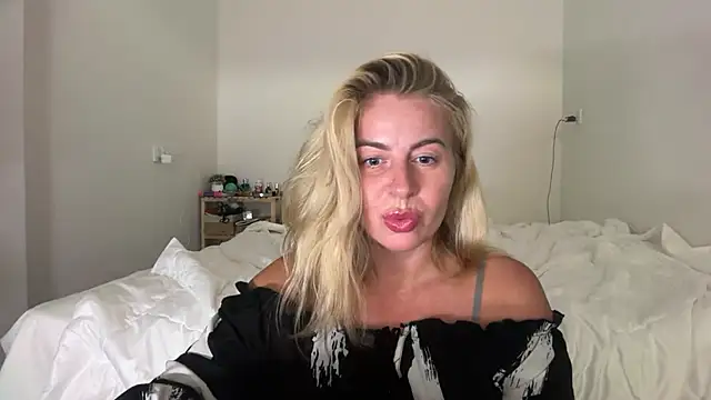 Miravynn online show from February 7, 7:50 pm