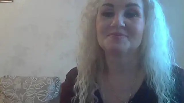 Snapshot of LadySexyBlond chatting on October 30, 5:31 am LadySexyBlond online show from October 30, 5:31 am