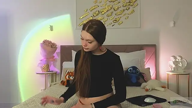 Nicole Broown  online show from January 31, 9:02 pm