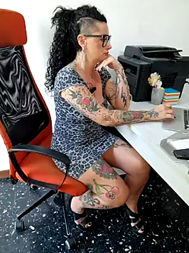 candymaxxx online show from May 28, 6:32 am