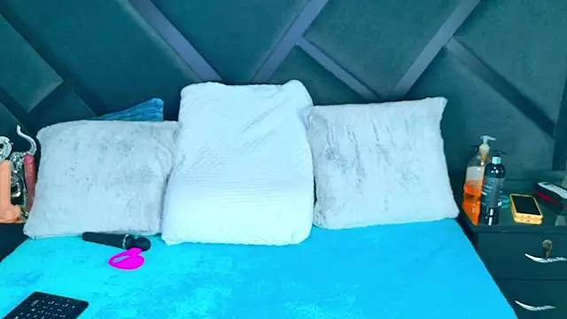 Snapshot of LexyRooss chatting on December 5, 7:43 pm LexyRooss online show from December 5, 7:43 pm