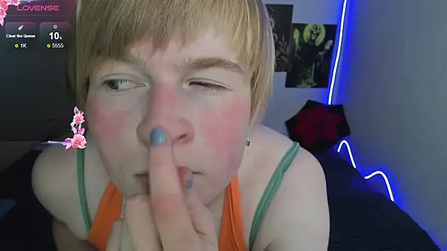 Snapshot of Cattie_w_ chatting on December 16, 1:10 am Cattie w online show from December 16, 1:10 am