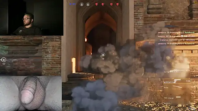 Snapshot of bear8t chatting on October 19, 8:48 am bear8t online show from October 19, 8:48 am